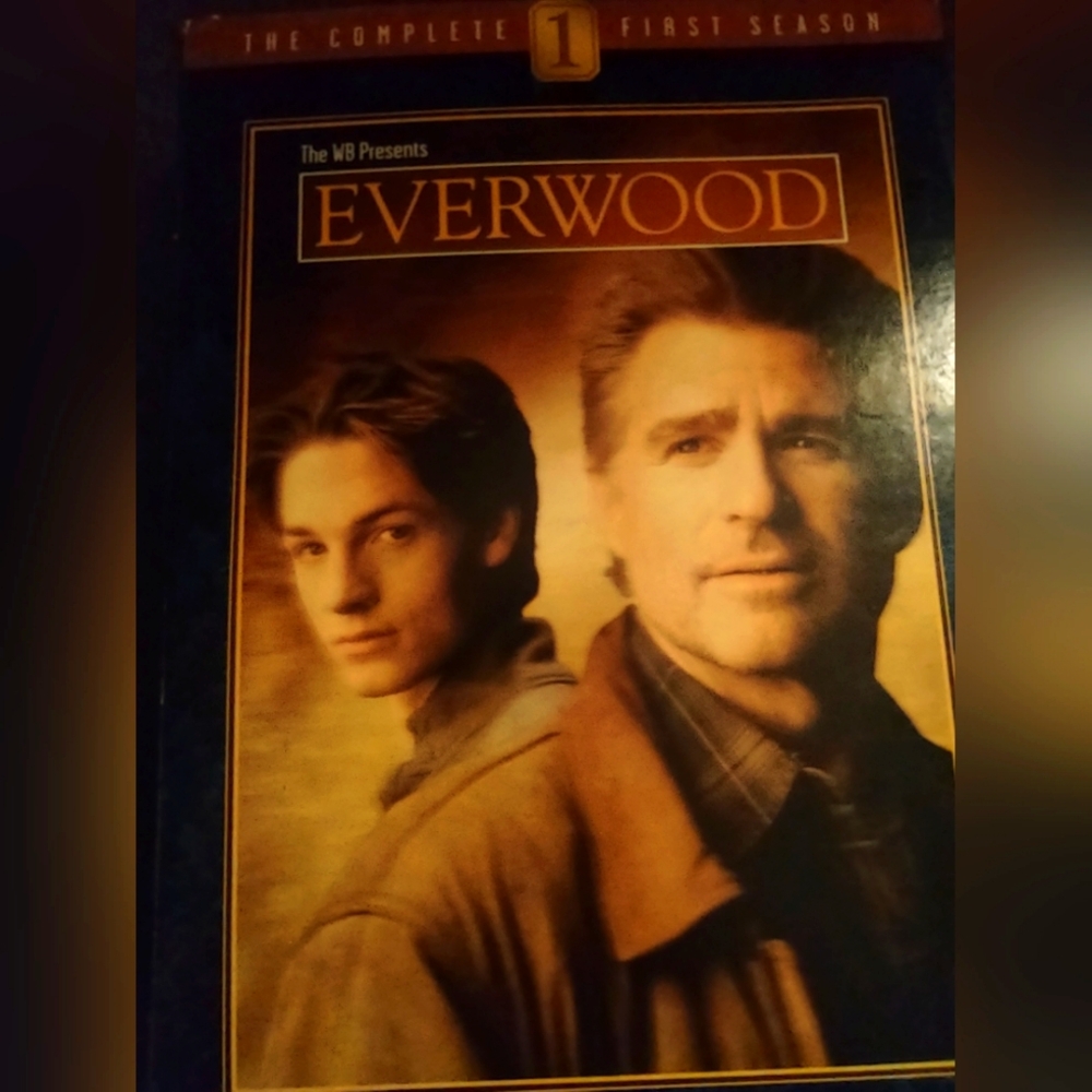EverWood  season 1